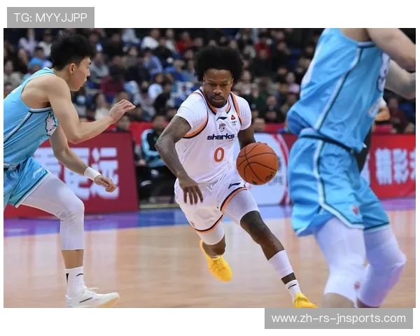 足篮碰撞交织下的CBA赛场绿茵战术探索与智慧碰撞